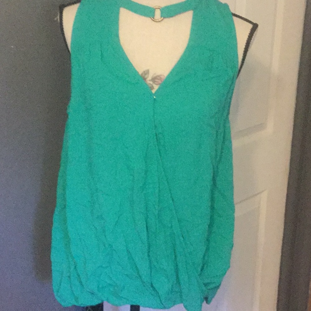 ❌DONATED❌Green Sleeveless V-neck Detail Snap Top - Picture 4 of 8